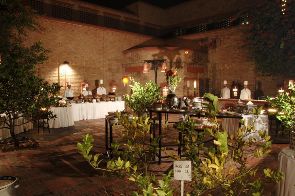 Faisalabad Serena Hotel Extérieur photo