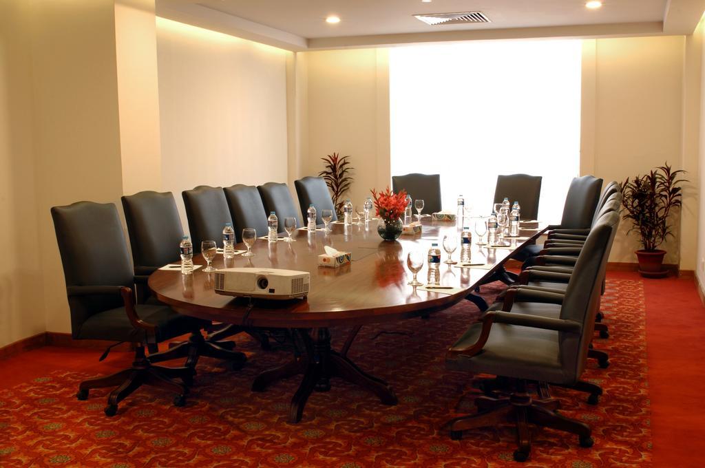 Faisalabad Serena Hotel Extérieur photo
