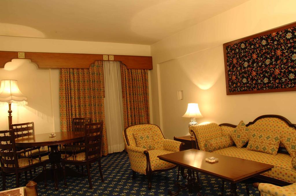 Faisalabad Serena Hotel Extérieur photo