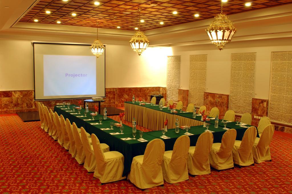 Faisalabad Serena Hotel Extérieur photo