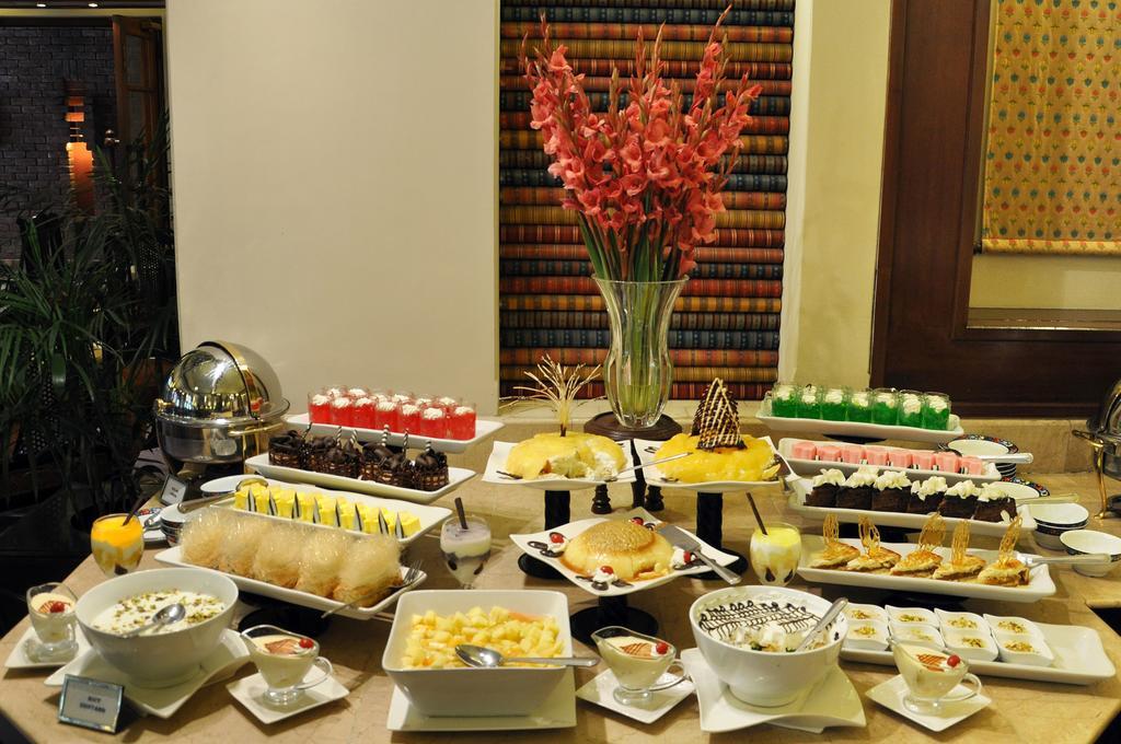 Faisalabad Serena Hotel Extérieur photo