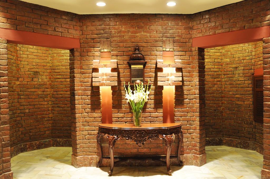 Faisalabad Serena Hotel Extérieur photo