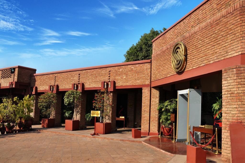 Faisalabad Serena Hotel Extérieur photo