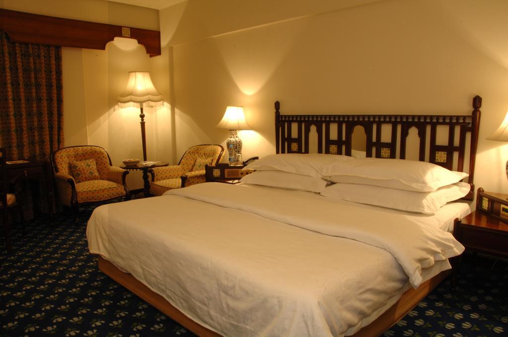 Faisalabad Serena Hotel Extérieur photo